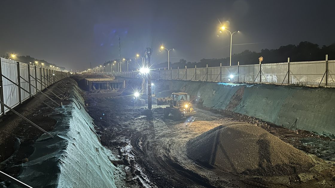 BJVH-350-105 Linde 135 แพงไฮดรอลิก เครื่อง Vibroflotation เครื่องขุด อุปกรณ์ที่มีระบบพลังงานไฮดรอลิกร่วมกัน