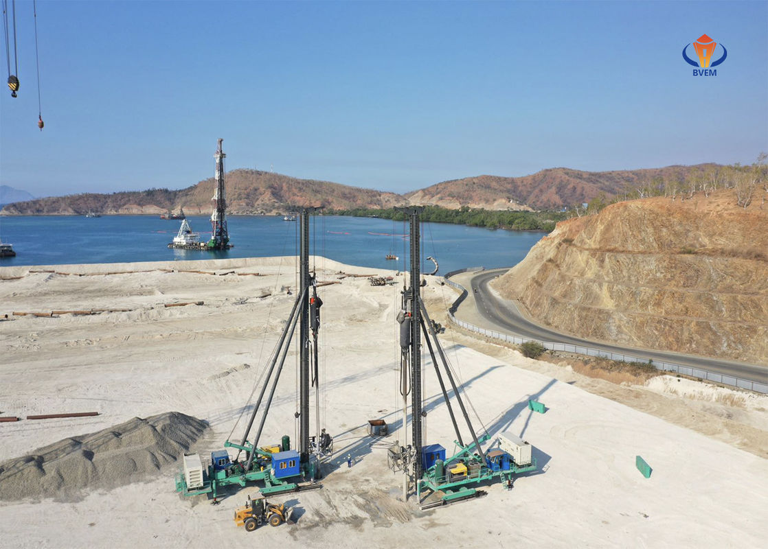 ความเร็วในการหมุน 1800 รอบต่อนาที ฟีดด้านล่าง Vibroflot Pile Frame Type สำหรับคอลัมน์หินวิธีแห้ง