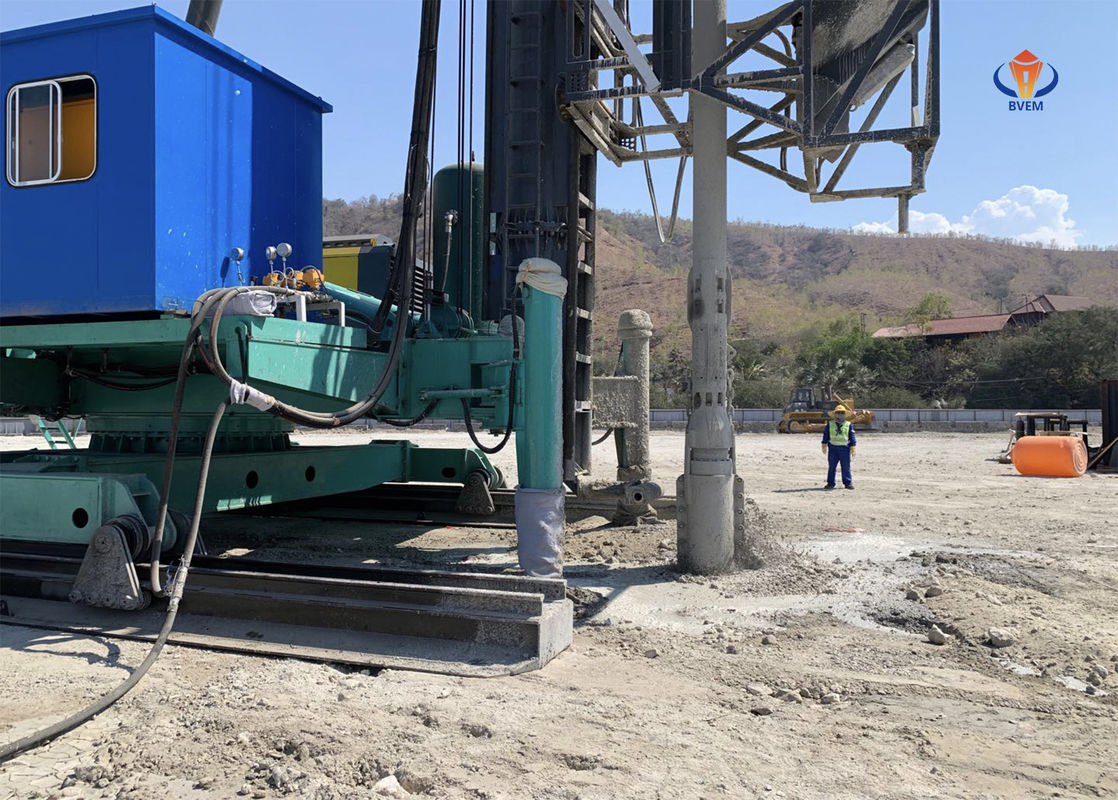 ความเร็วในการหมุน 1800 รอบต่อนาที ฟีดด้านล่าง Vibroflot Pile Frame Type สำหรับคอลัมน์หินวิธีแห้ง
