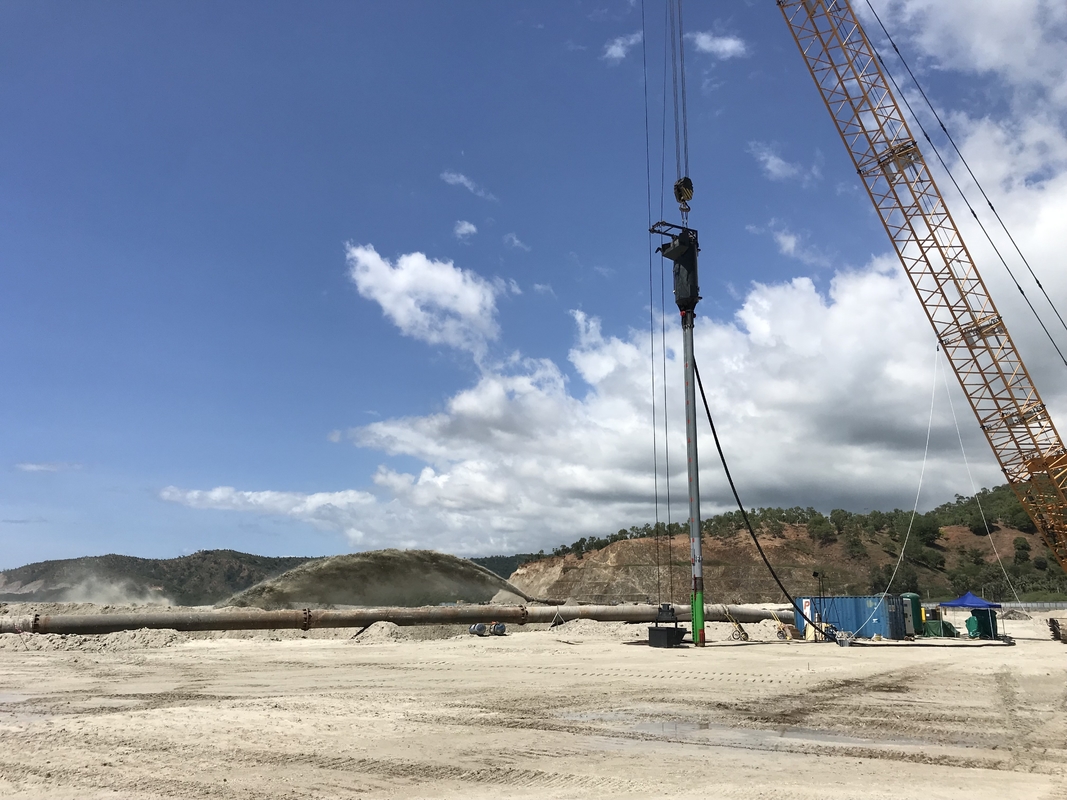 Crane Type Double Bins Bfs Vibroflotation 180kw ความลึกของเสาเข็มทำงาน 24m